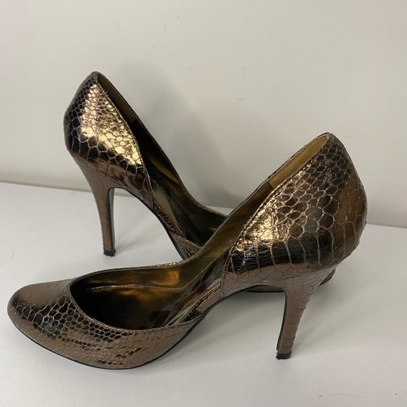 Chinese Laundry Gold Snake Skin Closed Toe Stilleto Heels Size 8 - Picture 8 of 14